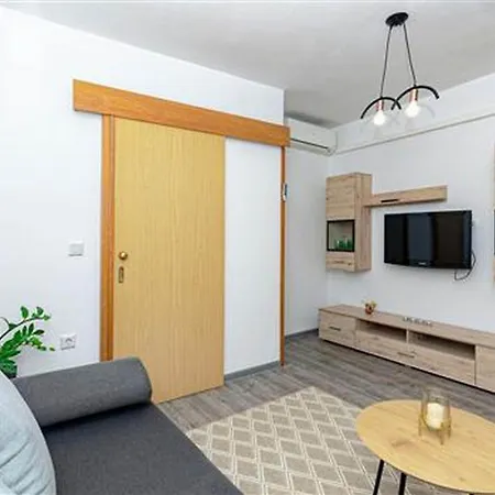 Radojkovi -one Bedroom With Terrace And Partial Sea View A1 * 룸바르다